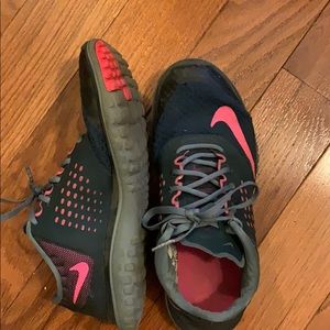 Nike Shoes - Nike running shoes Nike Shoes - Nike running shoes